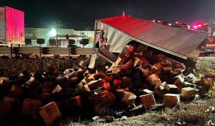 Chocan dos tráileres en la entrada sur de Navojoa