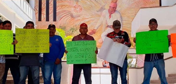 Se manifiestan ex trabajadores de la empresa Tinsa en Navojoa