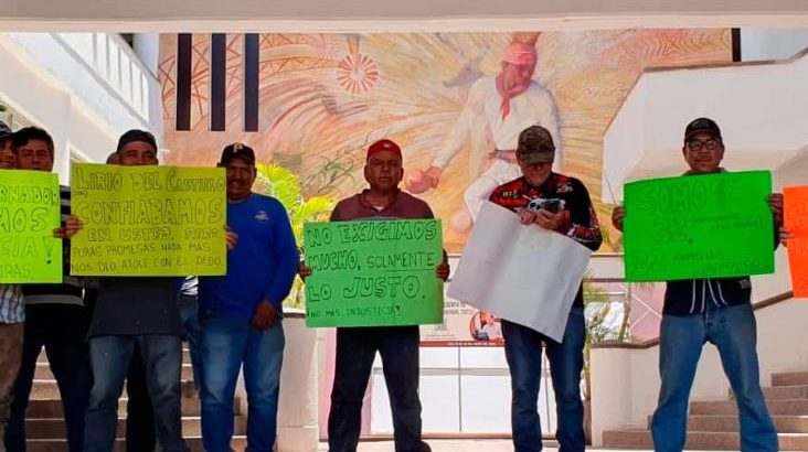 Se manifiestan ex trabajadores de la empresa Tinsa en Navojoa