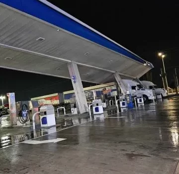 Vientos dejan daños en gasolinera de Navojoa