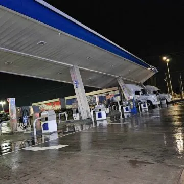 Vientos dejan daños en gasolinera de Navojoa