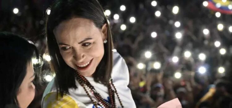 María Corina Machado llama a la movilización tras denuncias de fraude electoral y represión en Venezuela