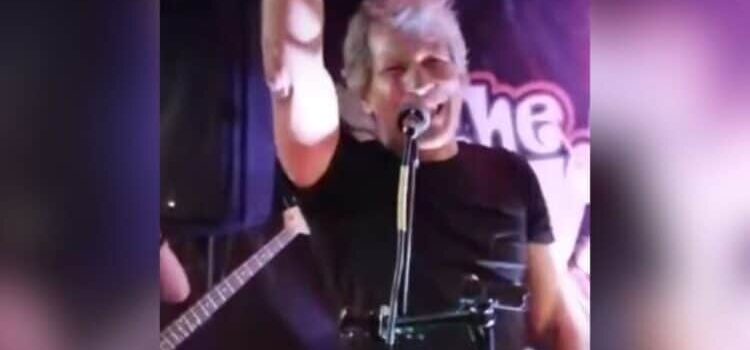 Bon Jovi sorprende con inesperado “palomazo” en bar de Cabo San Lucas