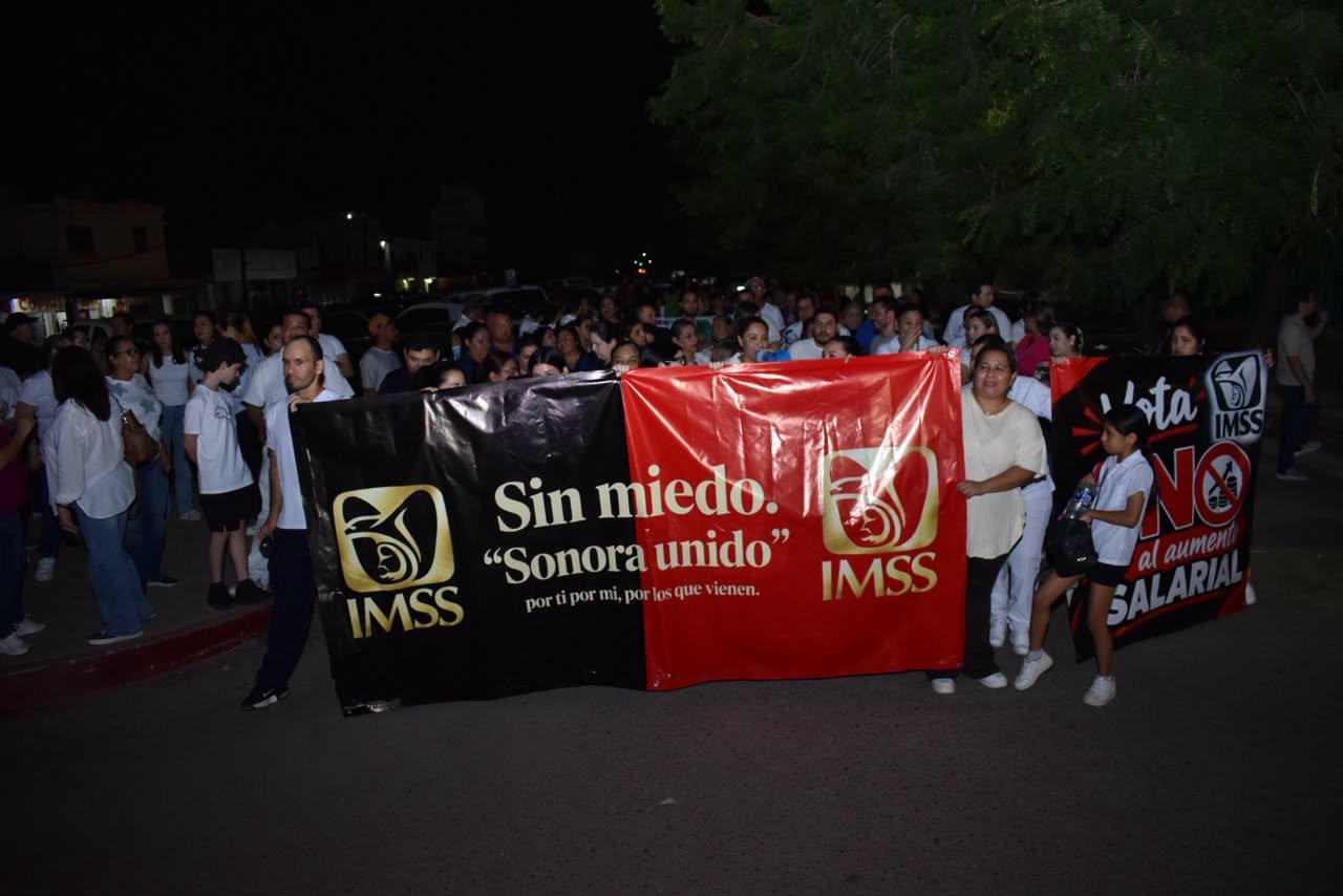Empleados del IMSS se manifiestan en Navojoa